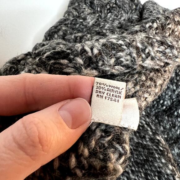 UGG Infinity Scarf - Picture 7 of 8